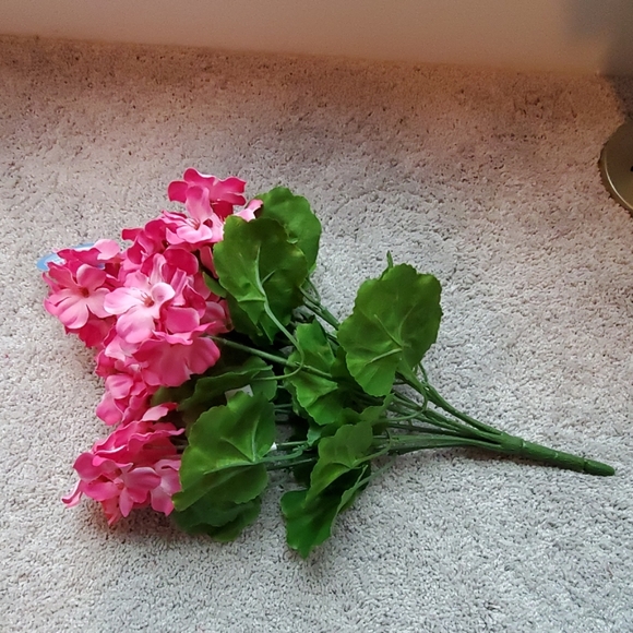 NWT  FAUX FLOWER BOUQUETS - Picture 2 of 2